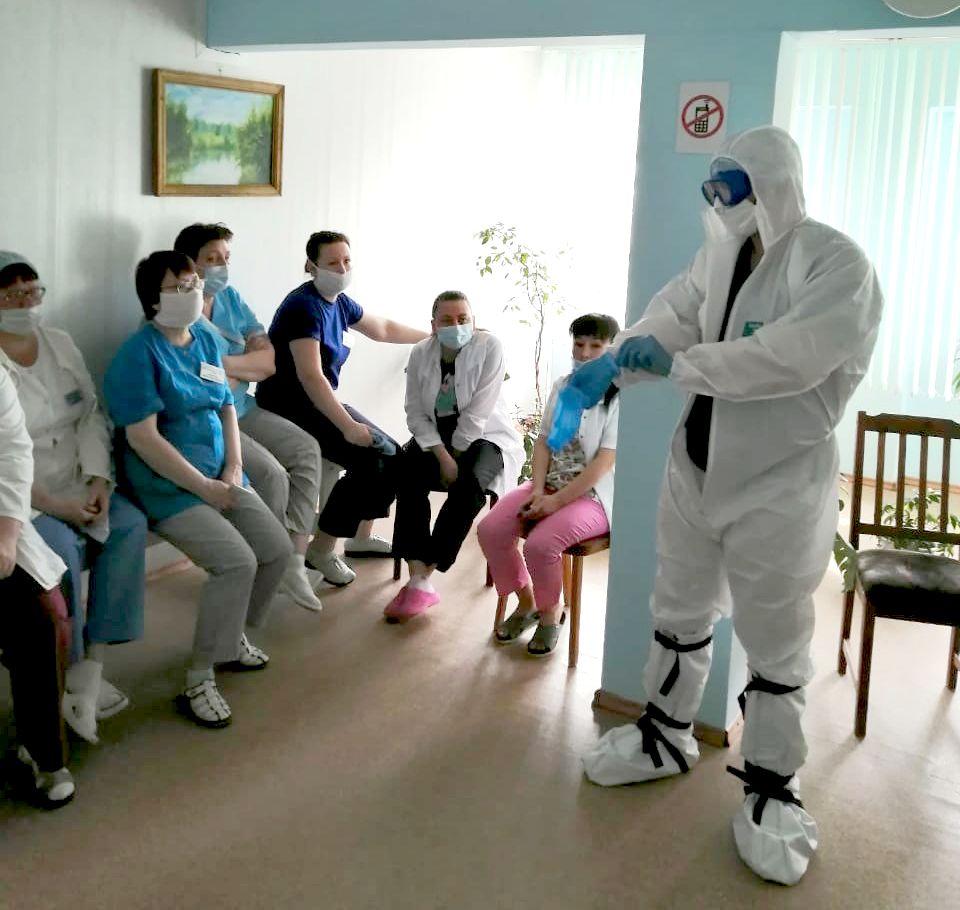 Медики КГБУЗ «КМКБ №4» готовятся сменить коллег в инфекционном госпитале