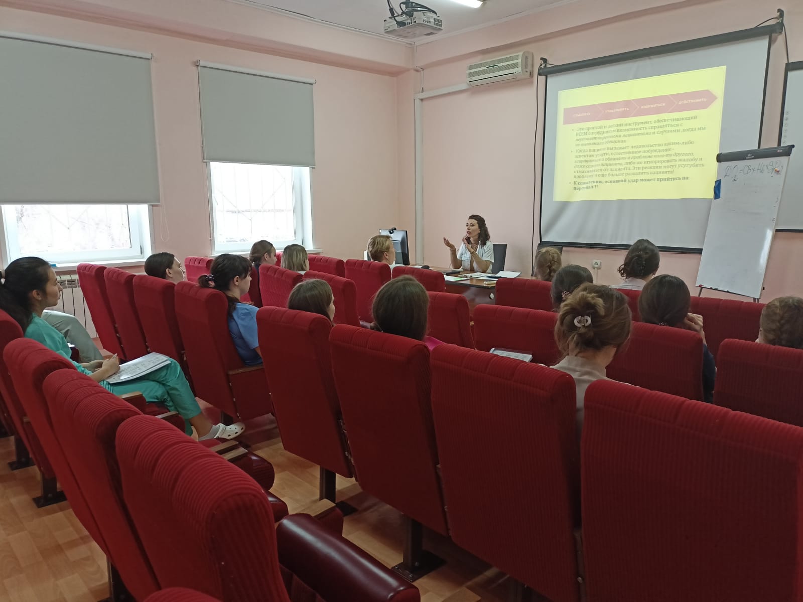 В КГБУЗ «КМКБ № 4» продолжаются занятия школы молодых специалистов. 