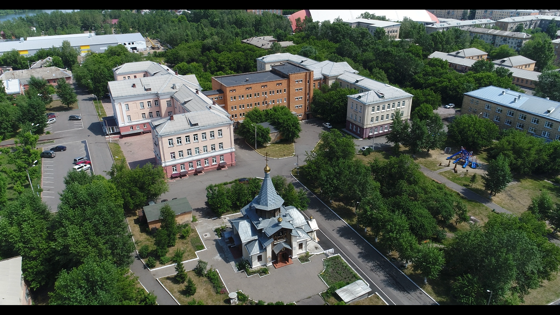 Красноярская межрайонная клиническая больница № 20 имени И.С. Берзона принимает поздравления с 65-летним юбилеем