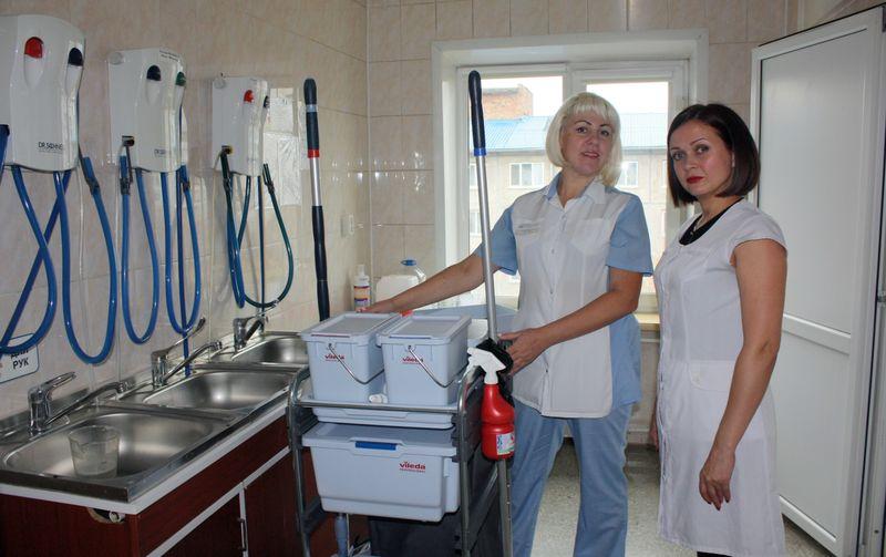 КГБУЗ «КМКБ №4» поделилась опытом создания Централизованной службы уборки с Дивногорской больницей