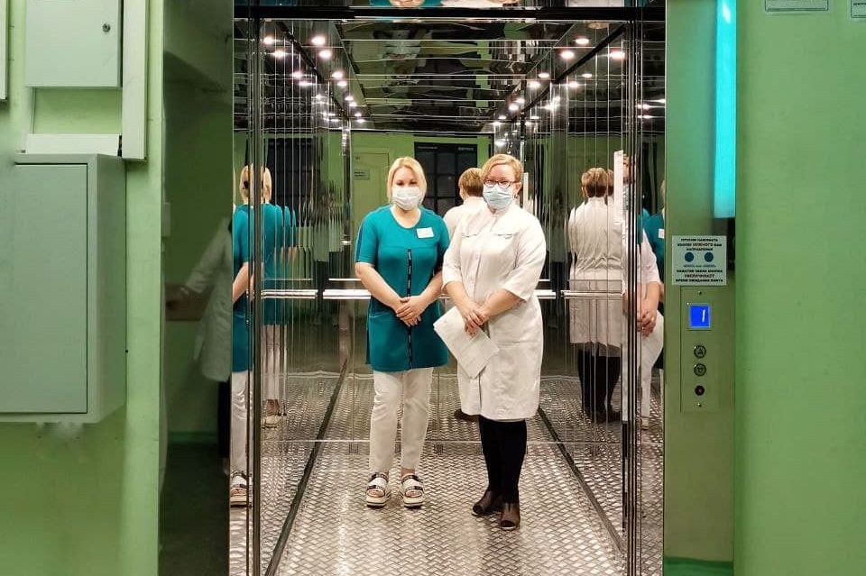 В больнице на Кутузова завершена модернизация грузовых лифтов 
