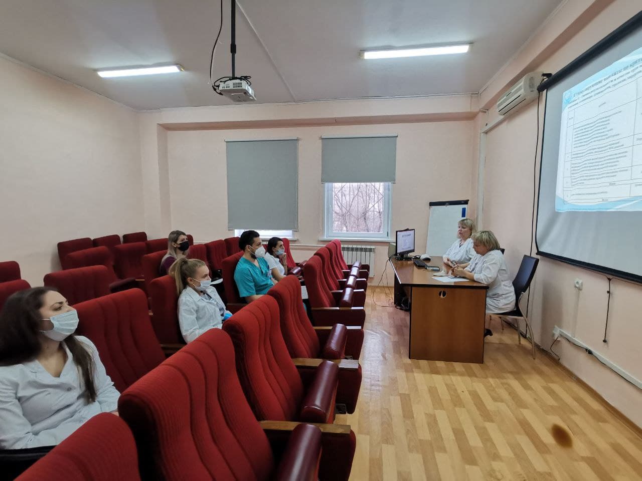 В больнице на Кутузова повышают финансовую грамотность молодых специалистов