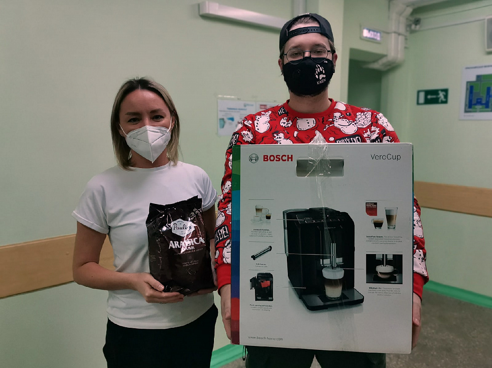 Сотрудники инфекционного госпиталя на Кутузова получили предновогодний  подарок от депутата Законодательного Собрания Красноярского края