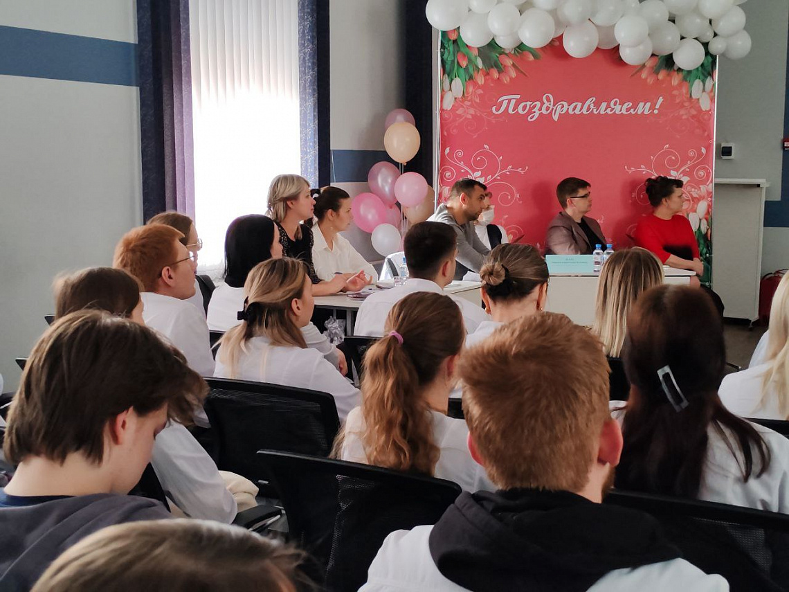 Больница на Кутузова на ярмарке вакансий в КрасМТ